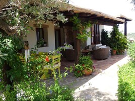 Villa (4 Bedrooms) | Terrace/patio