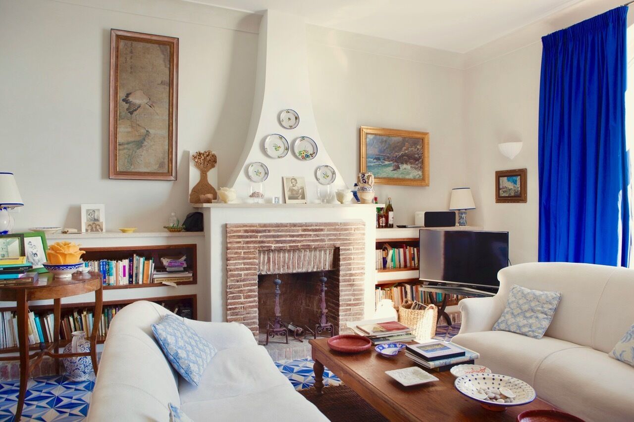 Vila (4 Bedrooms) | Ruang keluarga | TV