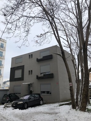 Front of property - Roomotel Apartments (Chalcis)