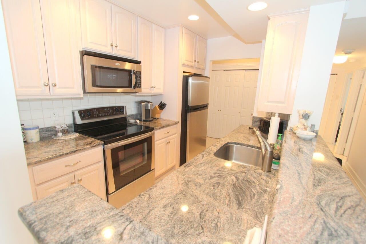LINENS & DAILY ACTIVITIES INCLUDED!  OCEANFRONT/BOARDWALK BUILDING/ ROOFTOP POOL Beautifully updated unit remodeled kitchen, great decor and views of the ocean,