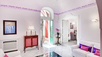 Villa (5 Bedrooms) | Living room | TV
