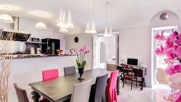 Villa (5 Bedrooms) | Private kitchen | Fridge, dishwasher
