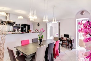 Villa (5 Bedrooms) | Cuisine privée | Réfrigérateur, lave-vaisselle