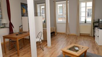 Standard Studio | Free WiFi, bed sheets