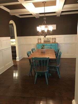 Dining - Satellite house for Champions Retreat! (Evans)