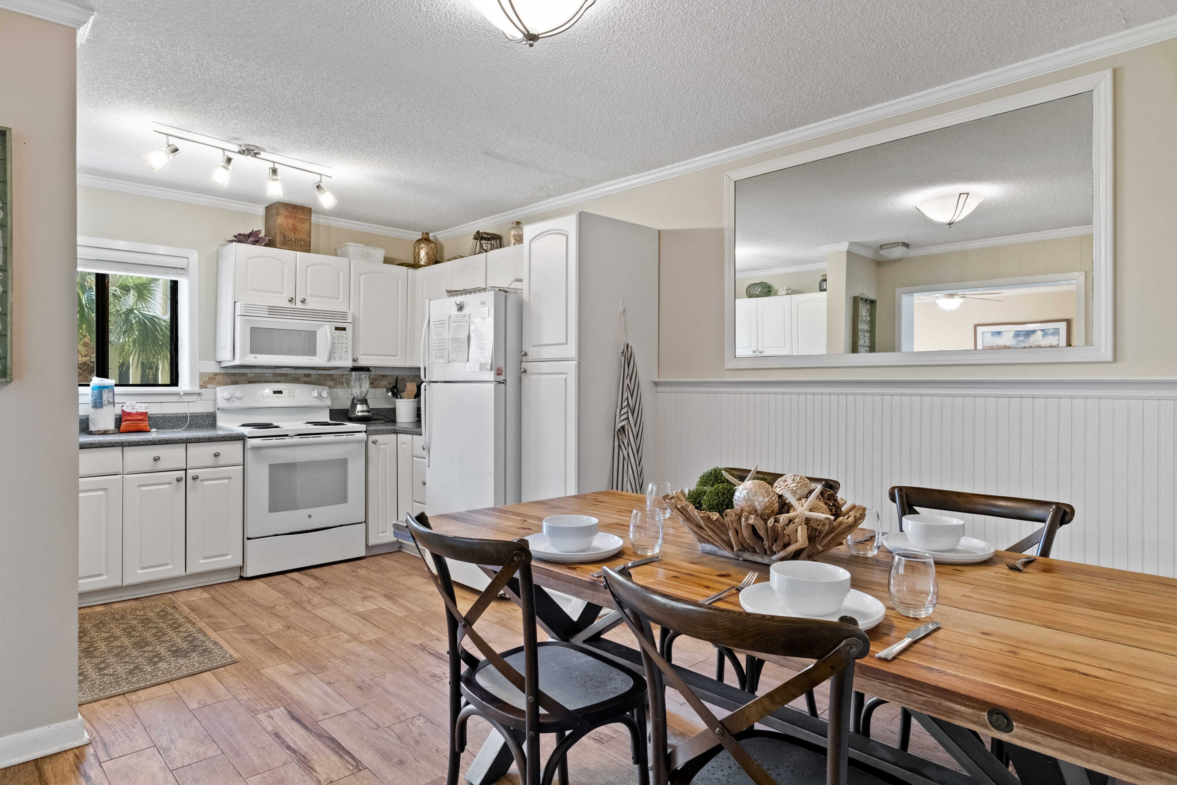 Great Fall Rates! 3 Night Minimum-3 Pools-Walk to Beach! Washer/Dryer