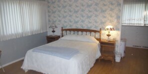 3 sovrum, memory foam-madrasser, skrivbord och strykjärn/strykbräda