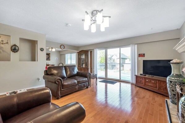 Living area - Orchid House near Vancouver YVR Airport (Richmond)