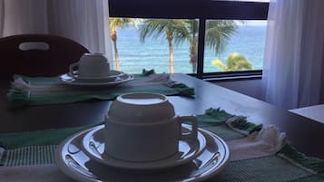 APTO QUARTO E SALA FRENTE MAR | Sala de estar | TV LCD