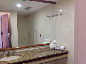 Bathroom - Ondina Apart apartamentos (Salvador)