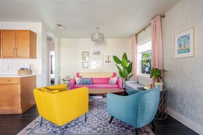 Smart TV, books, stereo