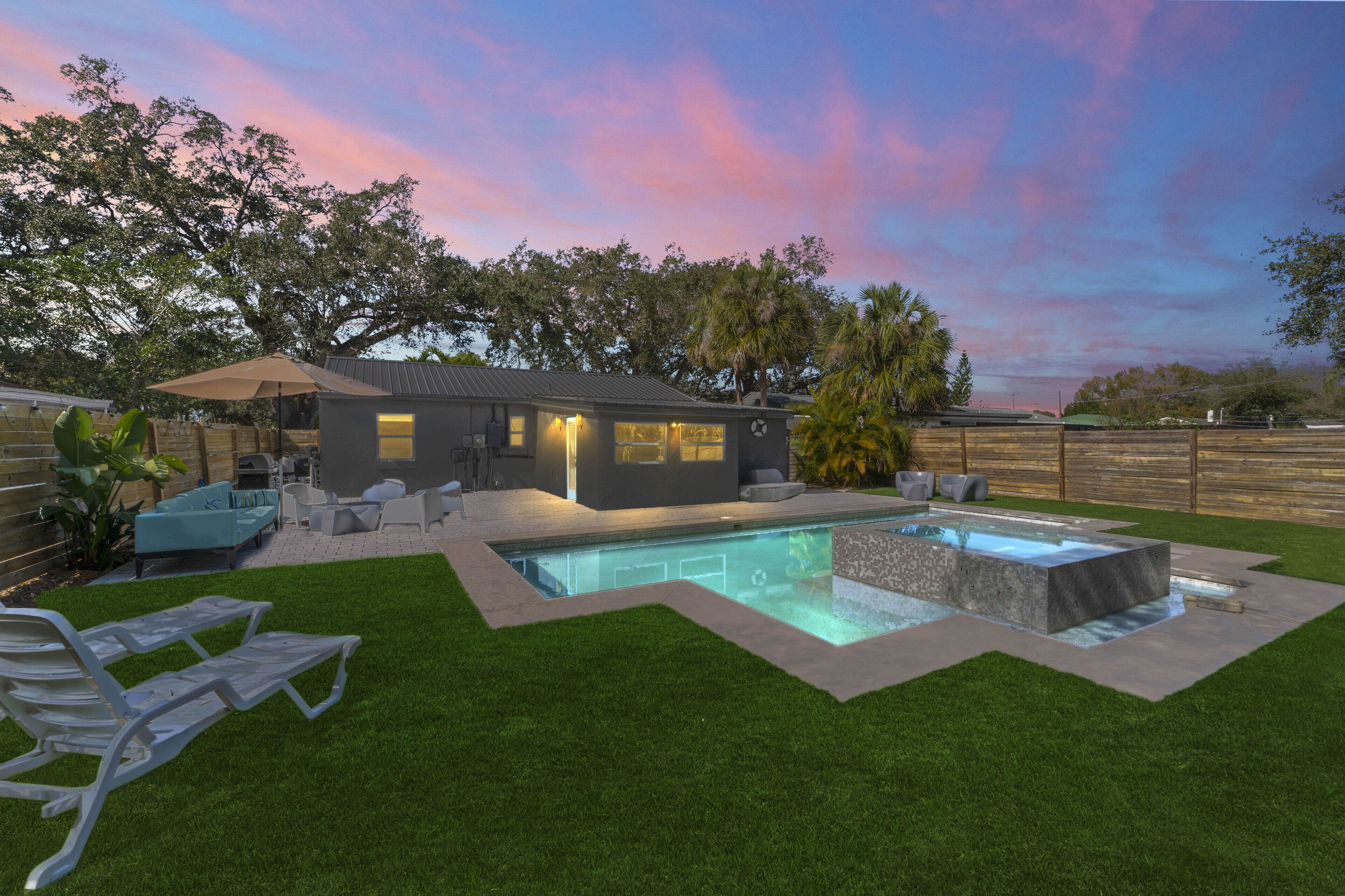 Boutique Bungalow with Pool and backyard oasis!