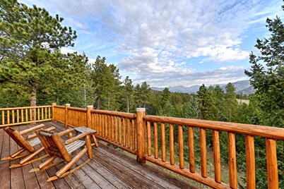 Rivendell Log Cabin - walk into RMNP!  Continental Divide Views!  Large Hot Tub!
