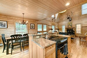 Interior - Rivendell Guest Home! RMNP & Superb Vistas!  Larimer Cty License:  20-NCD0279 (Estes Park)