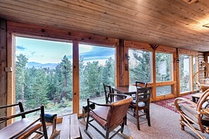 Dining - Rivendell Guest Home! RMNP & Superb Vistas!  Larimer Cty License:  20-NCD0279 (Estes Park)