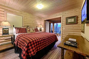 7 bedrooms, desk, iron/ironing board, travel cot - Rivendell Guest Home! RMNP & Superb Vistas!  Larimer Cty License:  20-NCD0279 (Estes Park)