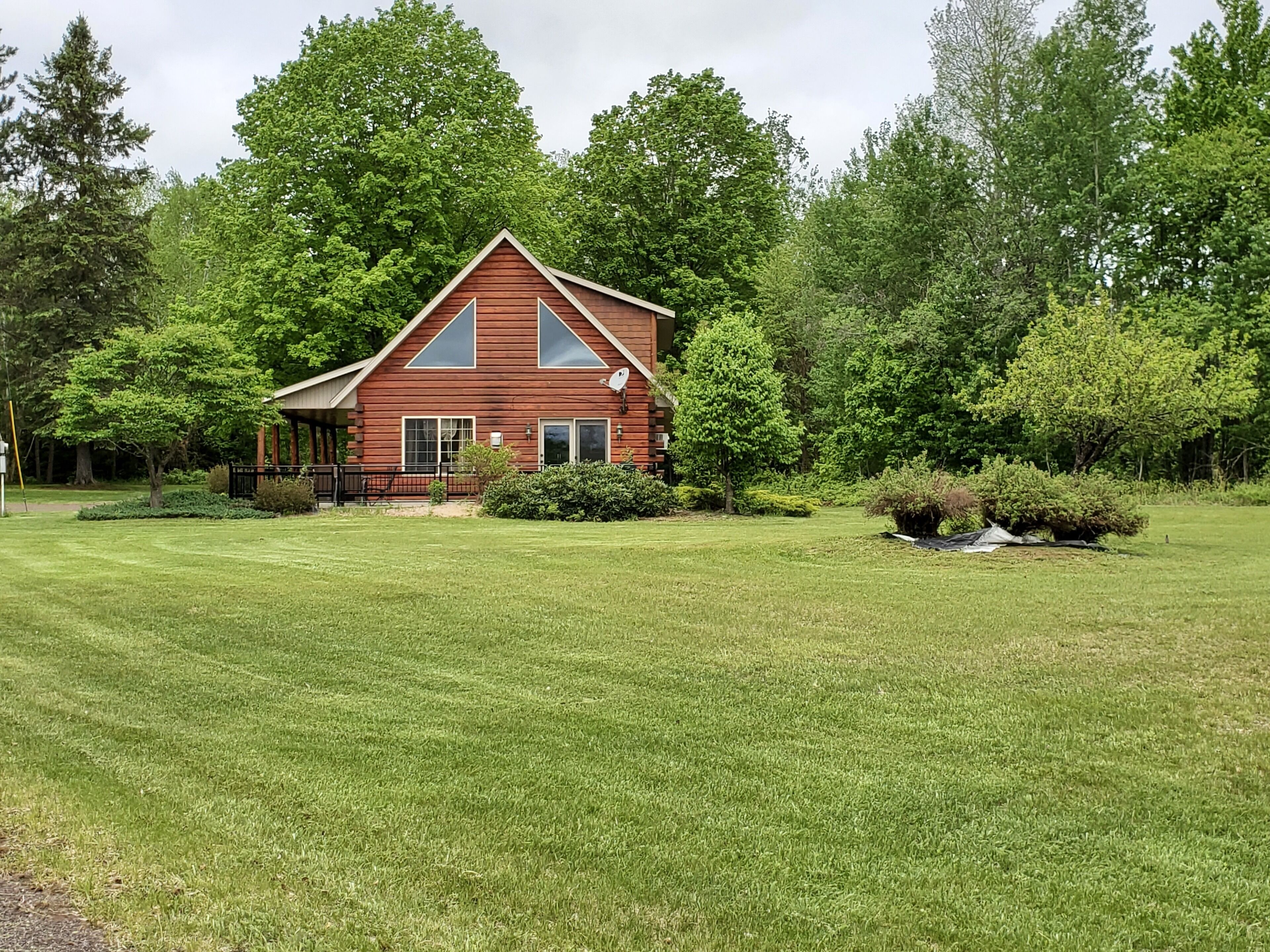 Kemp's Rentals-Great Family Home-Relaxing-Private-5 Acres-Close to Beach & MTU