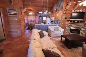 Smart TV, DVD player, video library, stereo - Honeyb’s Ranch House on quiet lake (Milton)