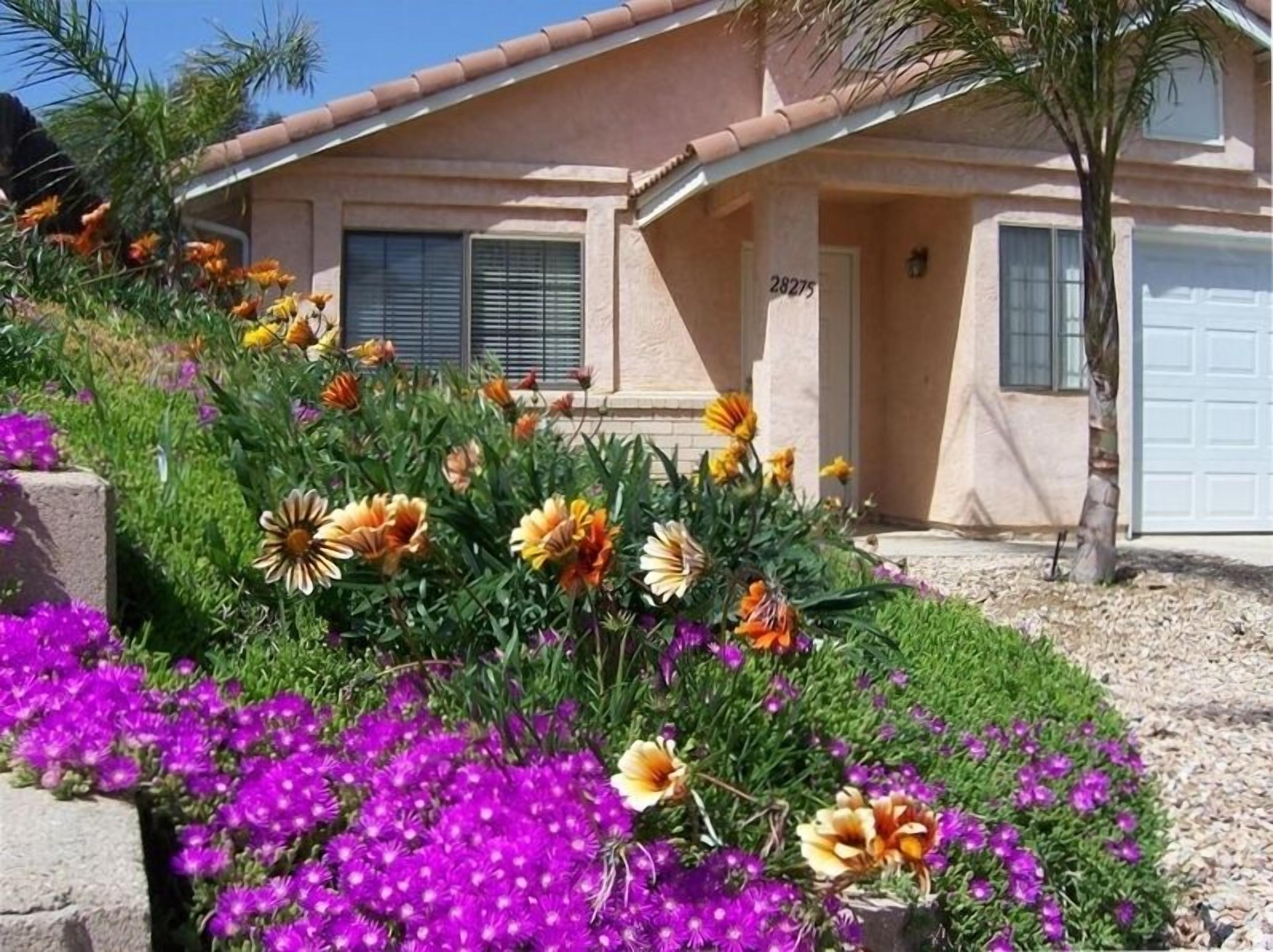 Escape to a Quiet Sunny Retreat (55 & Older)  2 BR Menifee Ca 