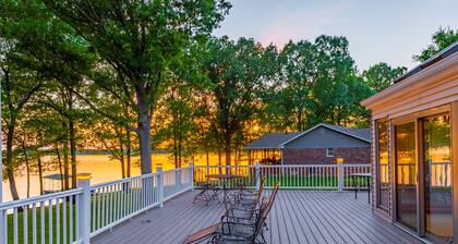 Charming Waterfront house*Dock*Main Channel*Kayaks*Gentle Slope