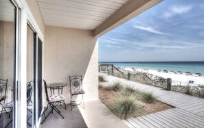 Terrace/patio - CRYSTAL SANDS, BEACHFRONT,WALKOUT  ,1ST FLOOR, ,5 STEPS TO THE  ACCESS (Destin)