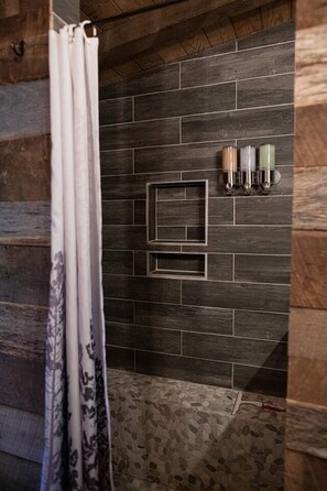 Combined shower/bathtub, hair dryer, towels, soap - Secluded Mountain Cabin w/ Hot Tub, Firepit & View (Mars Hill)