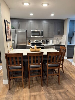 Fridge, microwave, oven, stovetop - Remodeled 1 Bedroom Condo Short walk to Cabriolet Mountain views from unit (Park City)