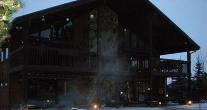 Remodeled 1 Bedroom Condo Short walk to Cabriolet Mountain views from unit