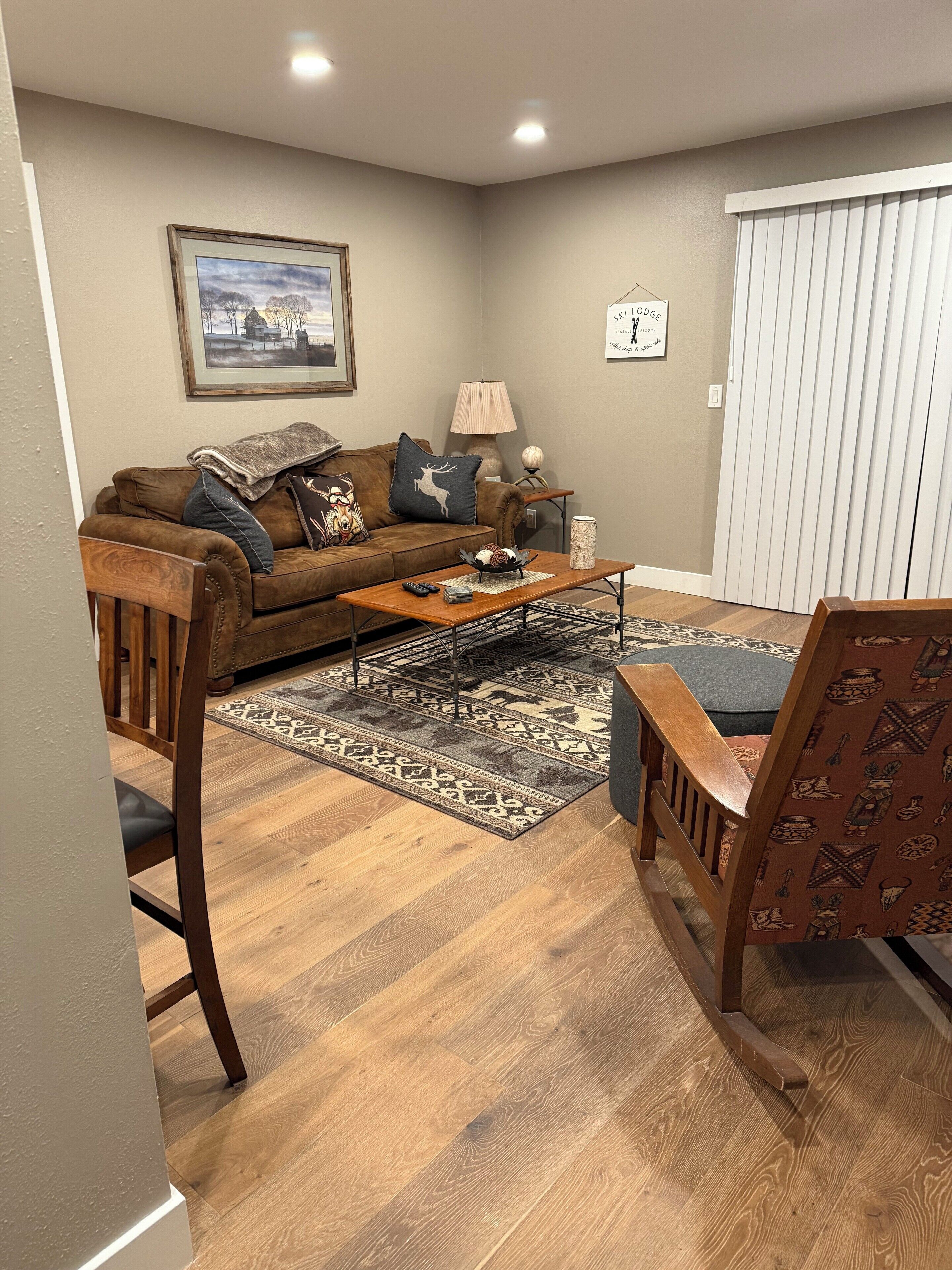 Smart TV, fireplace, DVD player, books