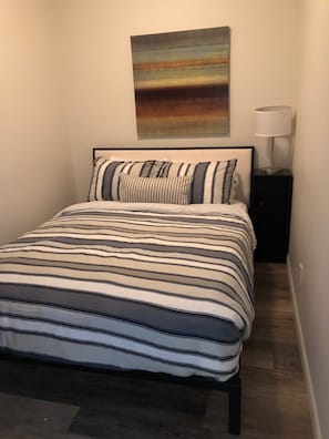 2 quartos, ferros/tábuas de passar roupa, Wi-Fi, roupa de cama