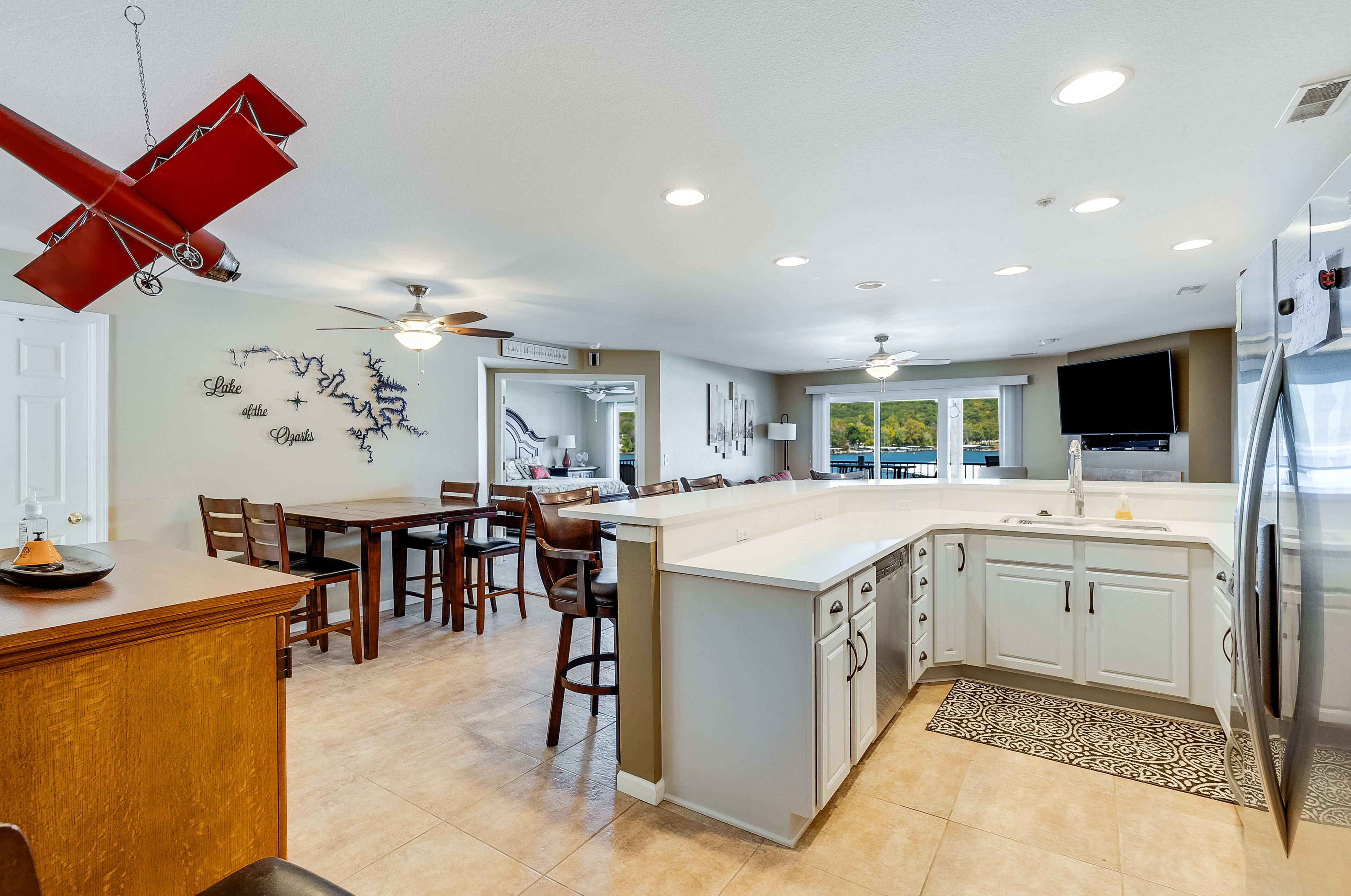 3BR/2BA, (All King Beds) Executive Lakefront, 12'x32' boat slip available