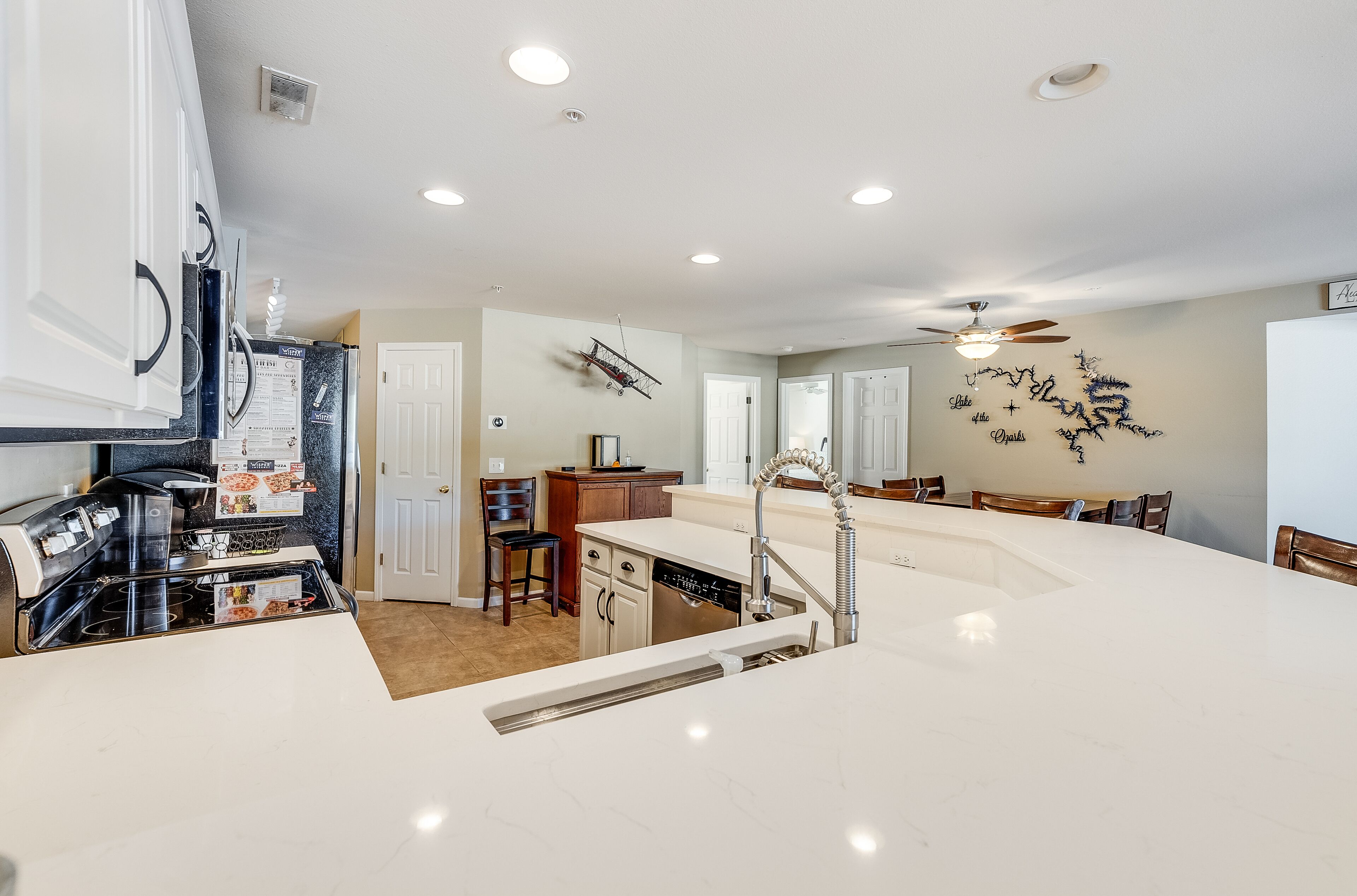 3BR/2BA, (All King Beds) Executive Lakefront, 12'x32' boat slip available