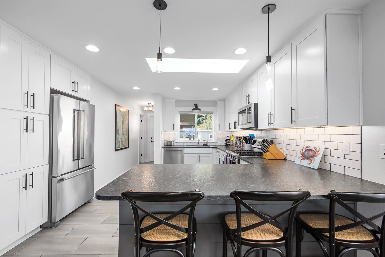 Beachfront - N. Camano; Mt. Baker and Sunset View; 4 Bedroom and 4 Bed Bunkroom