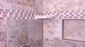 Combined shower/tub, towels, toilet paper