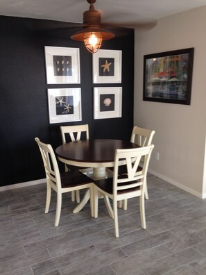Dining - Beach Condo in Del Mar, steps from San Diego's finest beach (Del Mar)