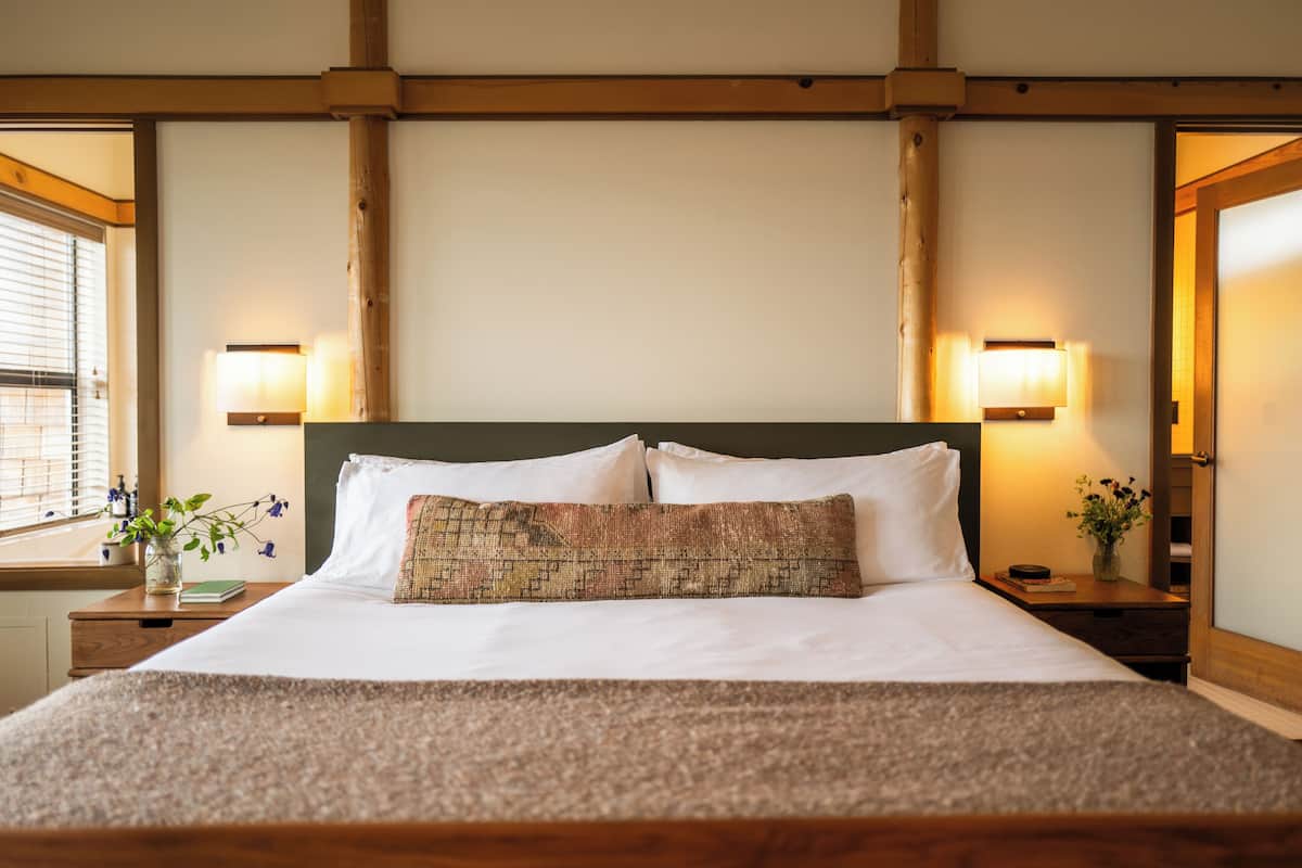 Waterfront King Room  | Premium bedding, minibar (some free items), iron/ironing board