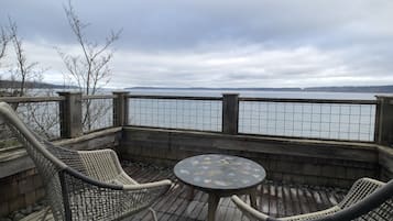 Waterfront King Room | Balcón