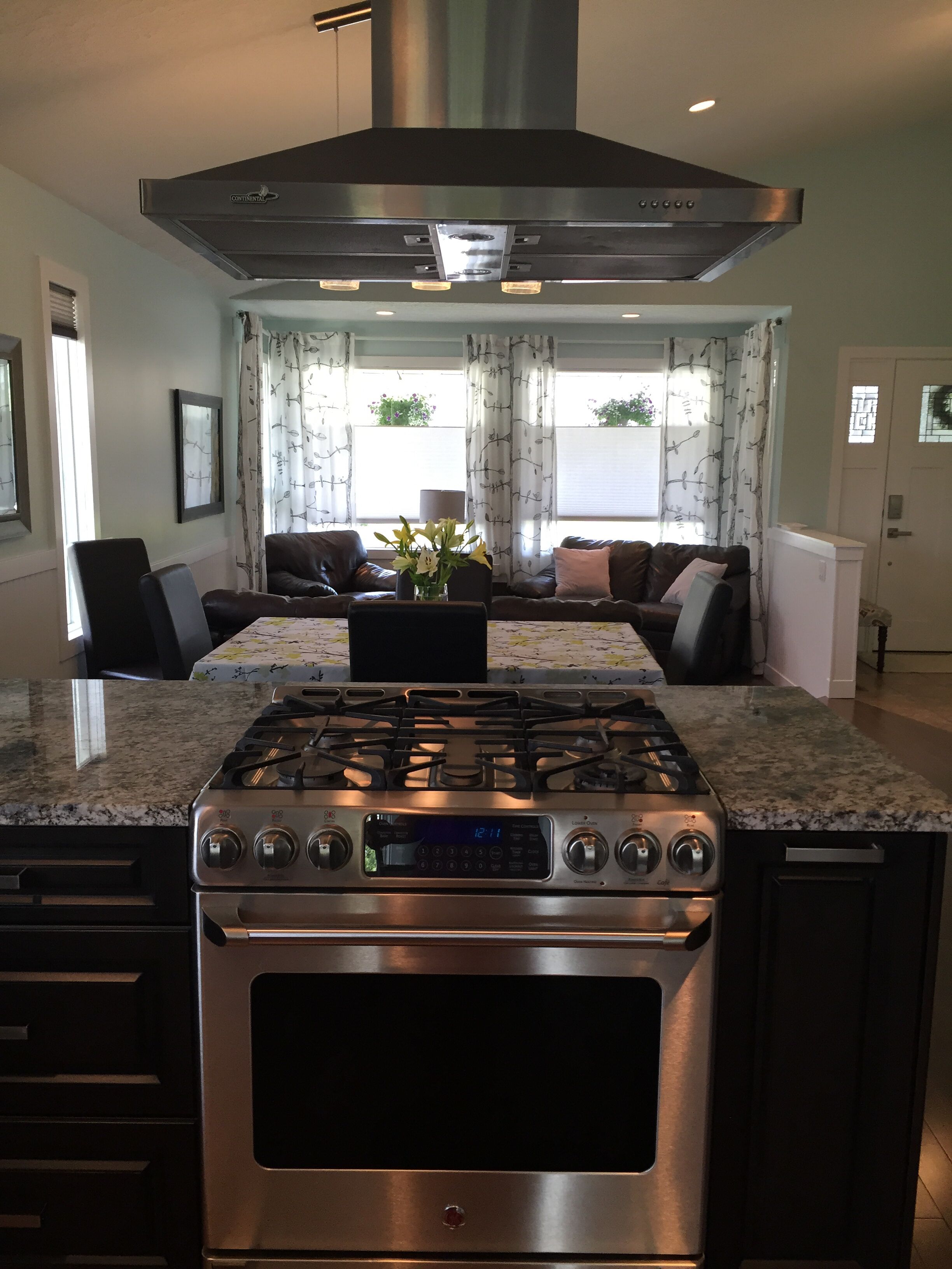 Hawkwood NW Bungalow! 3BR, 2BA Fully Upgraded, Stunning, Bright Main Floor!