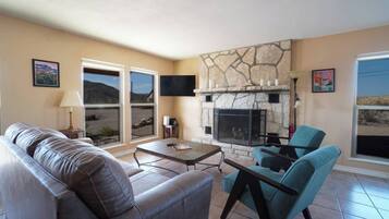 Télévision, livres, espaces bureaux