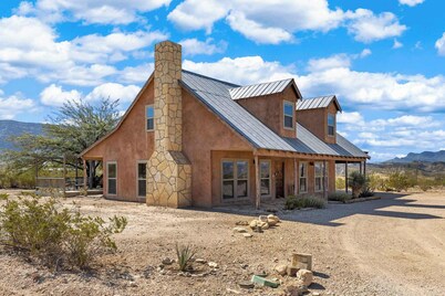 Lajitas Casa Grande: Spacious Four Bedroom Home