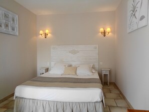 1 soverom, skrivebord, strykejern/-brett og wi-fi