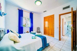 2 bedrooms, iron/ironing board, free WiFi