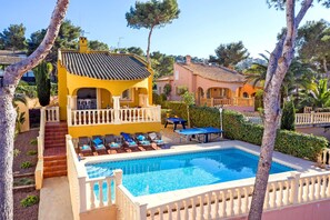 Unclassified image, 4 of 21, button