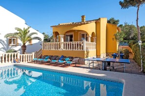 Unclassified image, 5 of 21, button