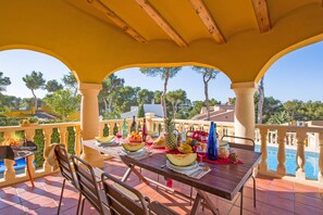 Unclassified image, 2 of 21, button