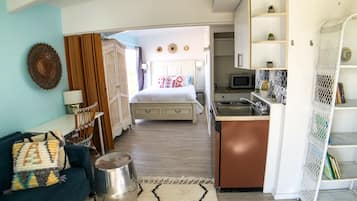 3 bedrooms, free WiFi, bed sheets, wheelchair access