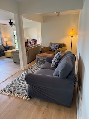 A living room with a dark grey sofa, a patterned rug, and a lamp. - Vacation at the Lake (Howell)