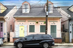 Exterior - St Ann Downstairs Private Room w/en-suite bath (New Orleans)