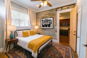 3 bedrooms, desk, iron/ironing board, free WiFi