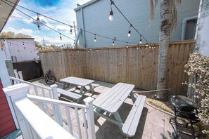 Outdoor dining - St Ann Downstairs Private Room w/en-suite bath (New Orleans)